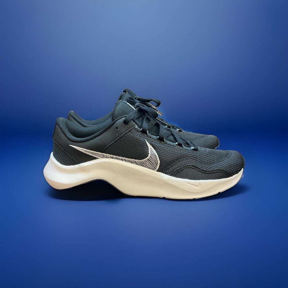Size 7.5 W NIKE LEGEND ESSENTIAL 3 NN DM1119 001